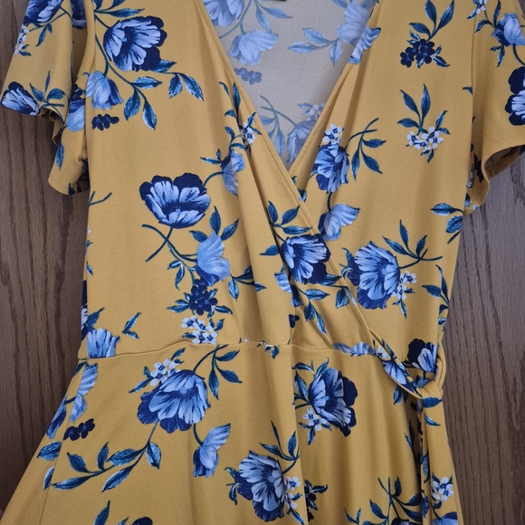 Women's Dress Large- Yellow and Blue Floral High Low - Picture 3 of 6